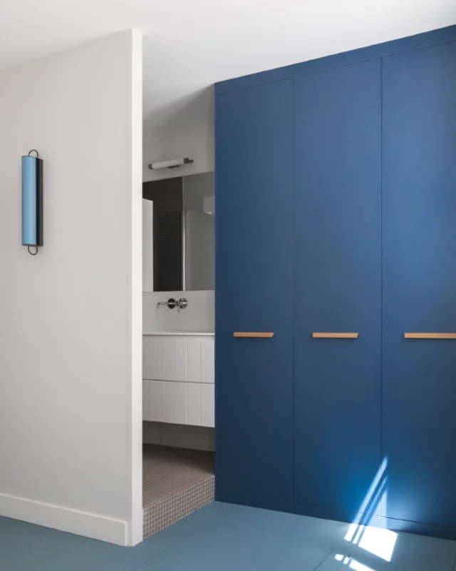 La création de marches entre certains espaces ouverts permet de différencier les zones tout en répondant à des contraintes techniques telles que les passages de réseaux.

–
–
–

ATELIER IDEA
05.59.51.41.70
atelier@idea-luz.com
159 route de Belharra,
Saint Jean de Luz, 64500

#architecturelovers #architecturedesign #architecturephotography #architecturalstyle #architectureloversclub #architecturalinspiration #architecturelife #architectureproject #renovationideas #paysbasque #saintjeandeluz #southwest #renovation #archi